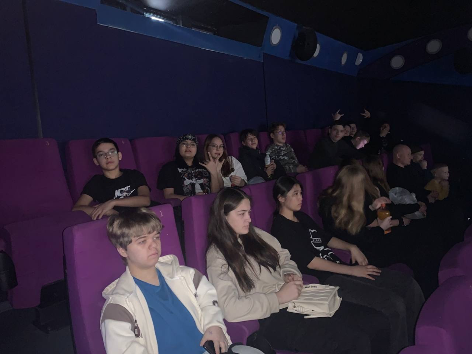 Просмотр фильма «Баба Яга спасает Новый год».